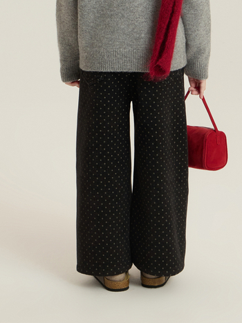 Dječje hlače za djevojčice u korejskom stilu s točkicama, podstavljene flisom, ravni kroj, zima 2025, uzrast 3–8 godina.