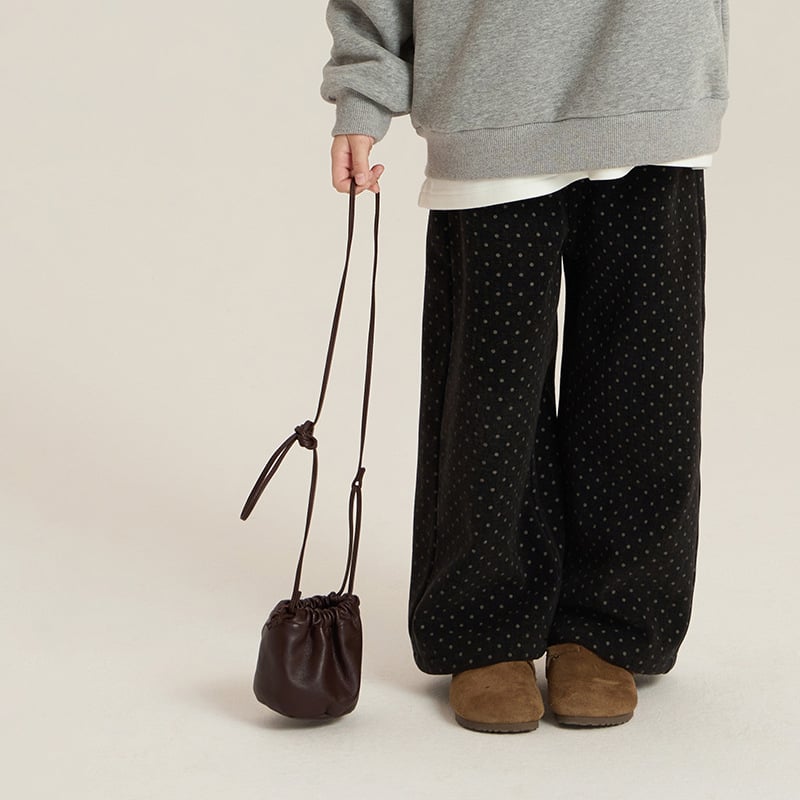 Dječje hlače za djevojčice u korejskom stilu s točkicama, podstavljene flisom, ravni kroj, zima 2025, uzrast 3–8 godina.