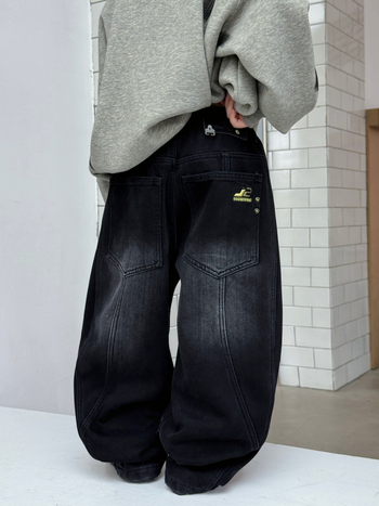 Gyerekeknek szóló farmernadrág egyenes fazon, pamut-keverék denim, középmagas derekú, elasztikus övvel, 3-8 éveseknek, amerikai retro stílus, enzimes mosás