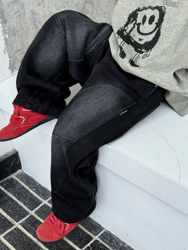 Gyerekeknek szóló farmernadrág egyenes fazon, pamut-keverék denim, középmagas derekú, elasztikus övvel, 3-8 éveseknek, amerikai retro stílus, enzimes mosás