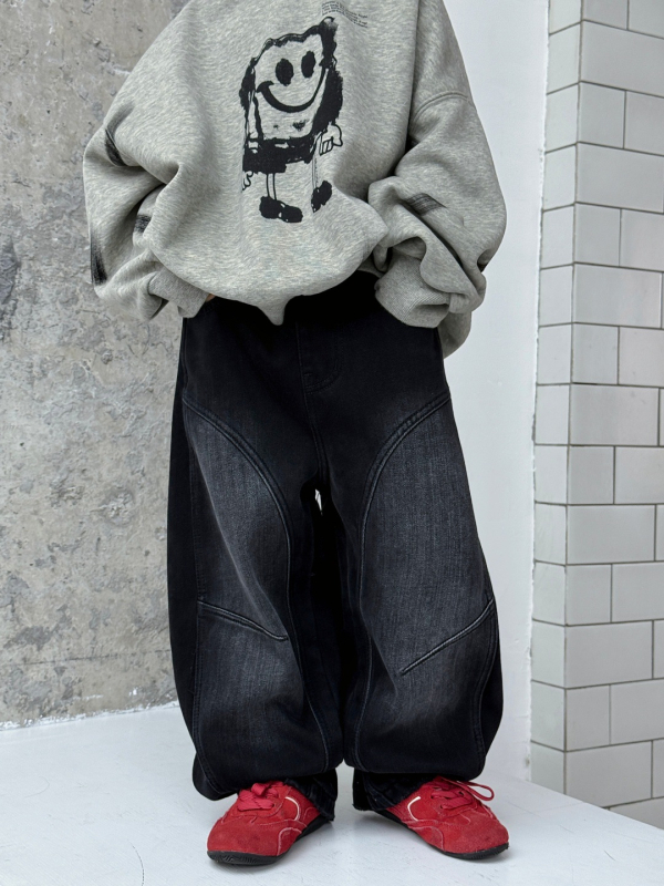 Gyerekeknek szóló farmernadrág egyenes fazon, pamut-keverék denim, középmagas derekú, elasztikus övvel, 3-8 éveseknek, amerikai retro stílus, enzimes mosás