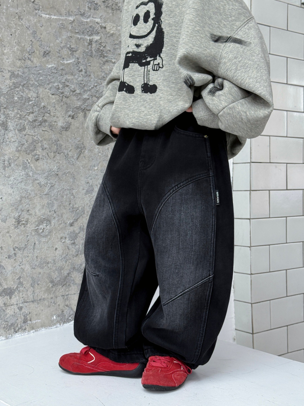 Gyerekeknek szóló farmernadrág egyenes fazon, pamut-keverék denim, középmagas derekú, elasztikus övvel, 3-8 éveseknek, amerikai retro stílus, enzimes mosás