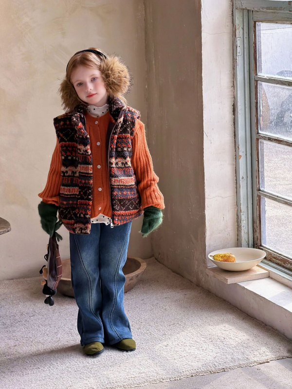 Gyerekeknek készült fleece-béléssel ellátott farmernadrág, koreai stílus, elasztikus trapéz, középmagas derék, pamut 81–90%.