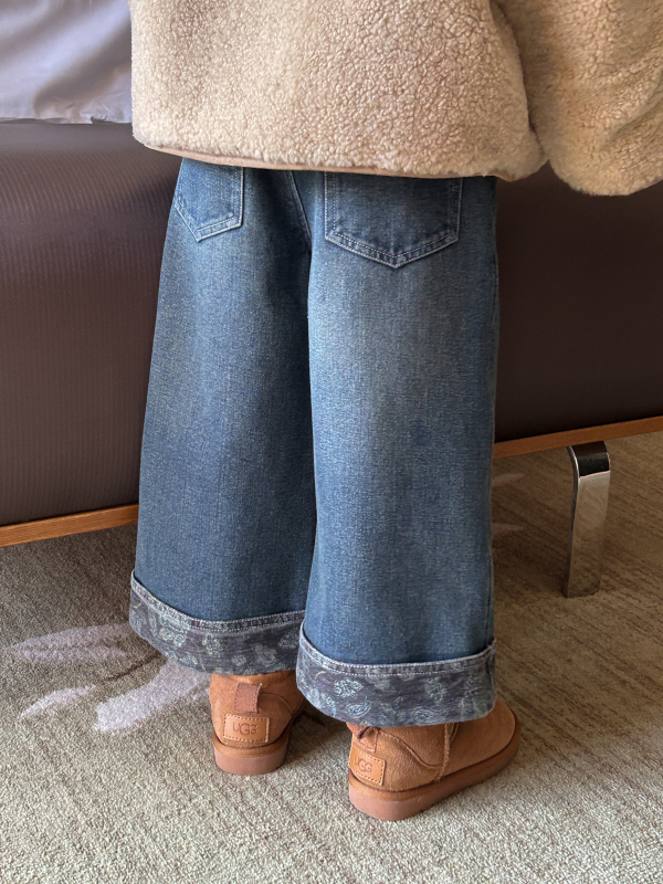 Gyerekeknek készült farmernadrág fleece-béléssel, felhajtott bokánál, széles szárú téli viselet (Denim; 80% pamut, 20% poliészter; középmagas derék; elasztikus derék)