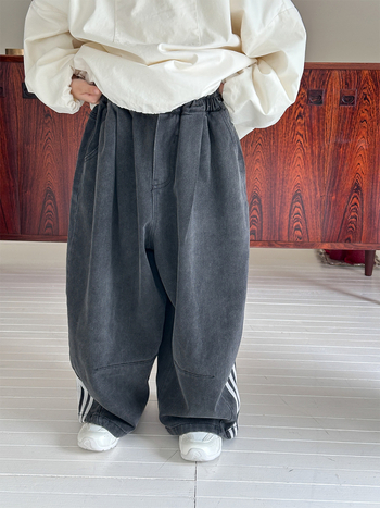 Gyermekeknek szóló koreai stílusú farmernadrág, denim, 65,3% alapanyag-tartalom, középmagas derék, gumis öv, 3–8 éveseknek