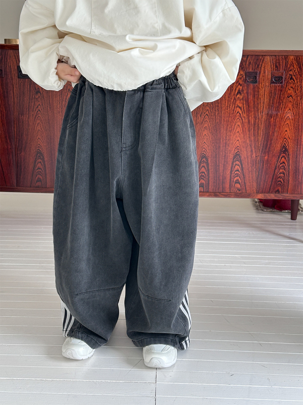 Gyermekeknek szóló koreai stílusú farmernadrág, denim, 65,3% alapanyag-tartalom, középmagas derék, gumis öv, 3–8 éveseknek