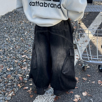 Dječje traperice s fleece podlogom, cargo s više džepova, vintage isprani denim, srednji pojas, zima 2025.