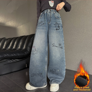 Jeans fete cu căptușeală din fleece pentru iarna 2025 — talie înaltă, croială largă, imprimeu desen animat (70% bumbac)