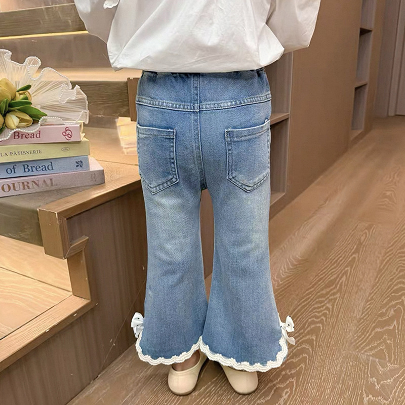 Dječje traperice zvonastog kroja, korejskog stila, cvjetni uzorak, srednje visoka talija s elastičnom trakom, mekan denim