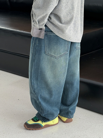 Jeans pentru copii, stil coreean, denim din bumbac 80%, fleece-lined, talie medie cu elastic, finisaj distressed și buzunare cu litere embossate