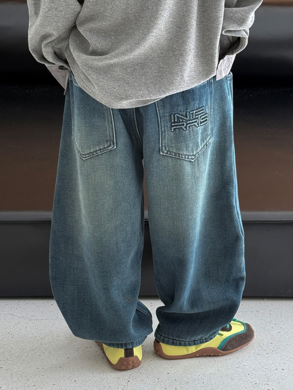 Jeans pentru copii, stil coreean, denim din bumbac 80%, fleece-lined, talie medie cu elastic, finisaj distressed și buzunare cu litere embossate