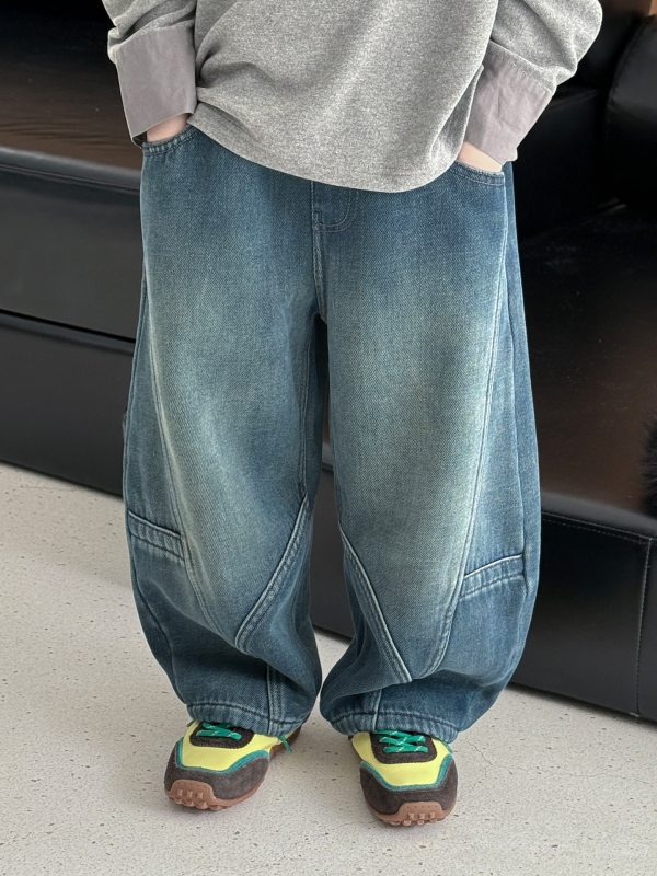 Jeans pentru copii, stil coreean, denim din bumbac 80%, fleece-lined, talie medie cu elastic, finisaj distressed și buzunare cu litere embossate