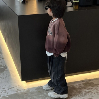 Gyerekeknek szóló lazán szabott, széles szárú farmernadrág szakadt széllel, középmagas derék, denim-pamut keverék, 8 éves kortól, 2025 tavasz