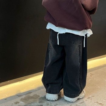 Gyerekeknek szóló lazán szabott, széles szárú farmernadrág szakadt széllel, középmagas derék, denim-pamut keverék, 8 éves kortól, 2025 tavasz