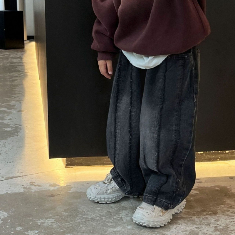 Gyerekeknek szóló lazán szabott, széles szárú farmernadrág szakadt széllel, középmagas derék, denim-pamut keverék, 8 éves kortól, 2025 tavasz