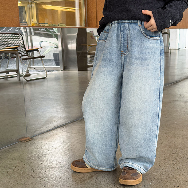Djeca traperice u korejskom stilu, s fleece unutrašnjosti, ravni kroj, distressed, zimske tople hlače, sastav: 78% pamuk, 17,5% poliester, 4,5% regenerirana celuloza, unisex