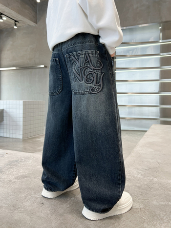 Дънки за момчета с бродерия на джобовете, памучен деним, висока талия, еластичен колан, буквен принт