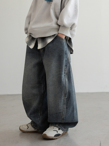 Fiúknak készült fleece‑bélelt farmernadrág, téli 2025 modell, középső derék, 65% pamut / 30% újrahasznosított pamut / 5% poliészter, puha kezelésű szövet