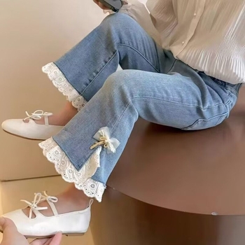 Gyerekeknek denim nadrág koreai stílusban, flared fazon, középmagas derekú, 70% pamut, 3–8 éveseknek, tavasz–ősz