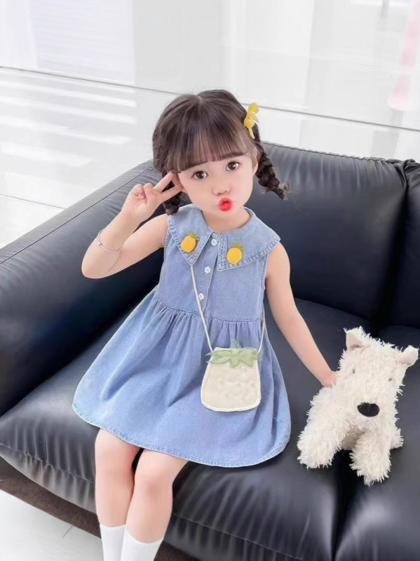 Lányoknak szóló farmerpántos ruha, A-vonalú fazon, könnyű denim anyag, nyári ruha.