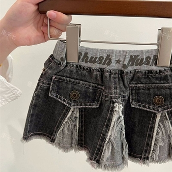 Dječja denim mini suknja s remenom, spojni stil; Glavni materijal: denim/pamuk 91–95%; Podstava: pamuk 71–80%; Uzrast: 8+ godina; Sezona: ljeto 2025