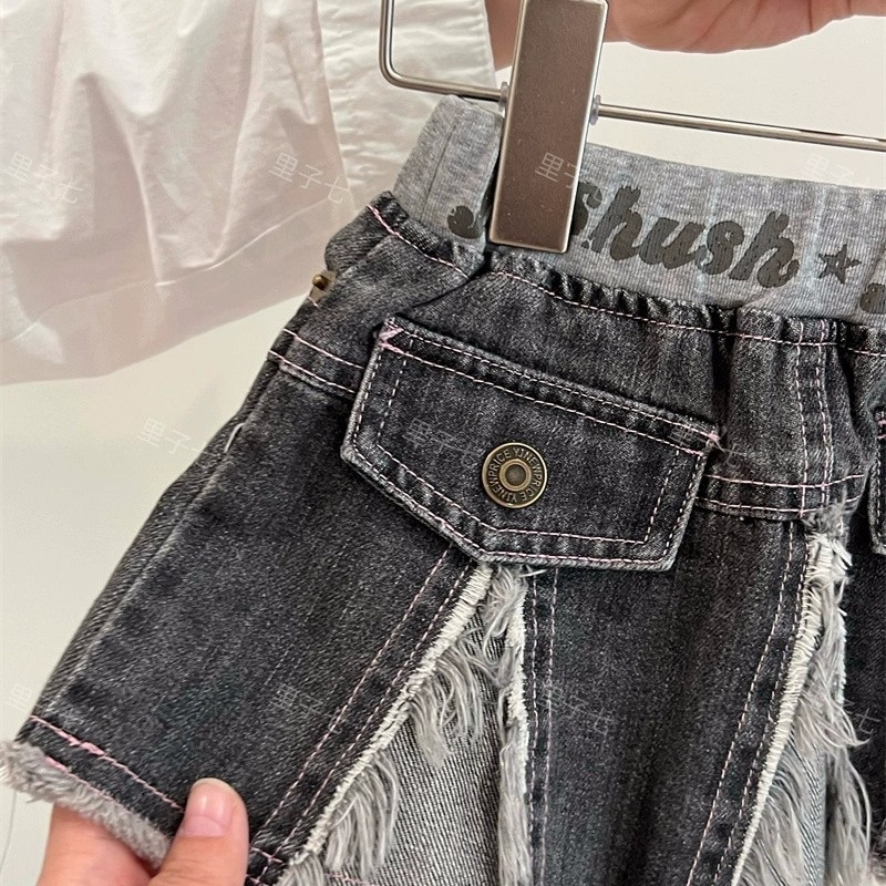 Dječja denim mini suknja s remenom, spojni stil; Glavni materijal: denim/pamuk 91–95%; Podstava: pamuk 71–80%; Uzrast: 8+ godina; Sezona: ljeto 2025