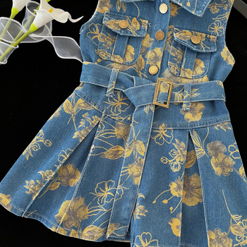 Fiatal lányoknak készült denim szoknya pántos, virágos minta, 65% pamut, puha kezelt szövet, A-vonal