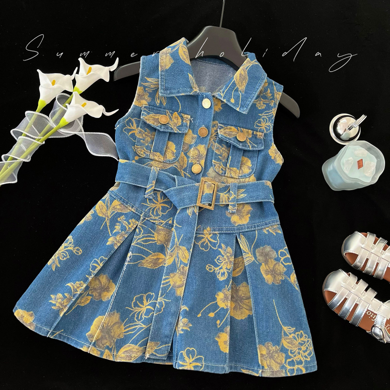 Fiatal lányoknak készült denim szoknya pántos, virágos minta, 65% pamut, puha kezelt szövet, A-vonal