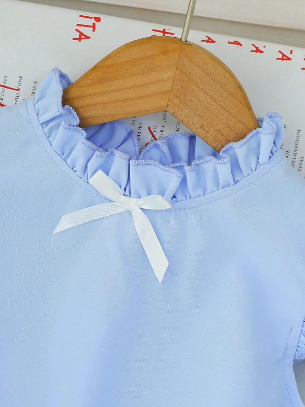 Dječji dvodjelni denim set: top s ovratnikom u obliku lotosovog lista, rukavima s fly detaljem i džins suknja; uzrast 3–8 godina.