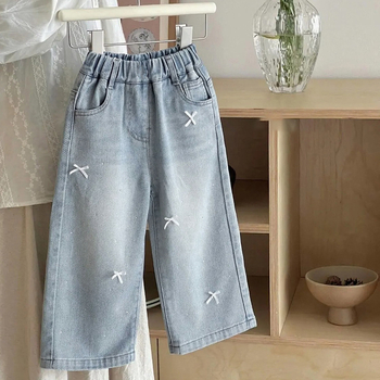 Lányoknak szóló farmernadrág denim, egyenes szabás, virágos minta, középső derekú, puha mosás, 57,7% pamut, tavasz 2025, 3–8 éveseknek