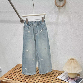 Lányoknak szóló farmernadrág denim, egyenes szabás, virágos minta, középső derekú, puha mosás, 57,7% pamut, tavasz 2025, 3–8 éveseknek