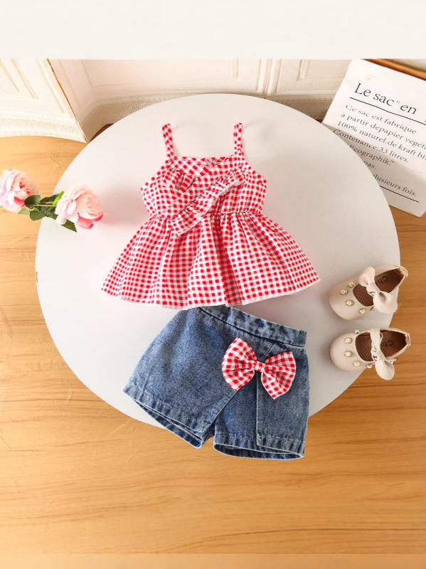 Két részes gyerekruha 1-3 éveseknek, ujjatlan felső és rövidnadrág, kötött poliészter anyag, nyár–tavasz, minták: csíkos, kockás, egyszínű