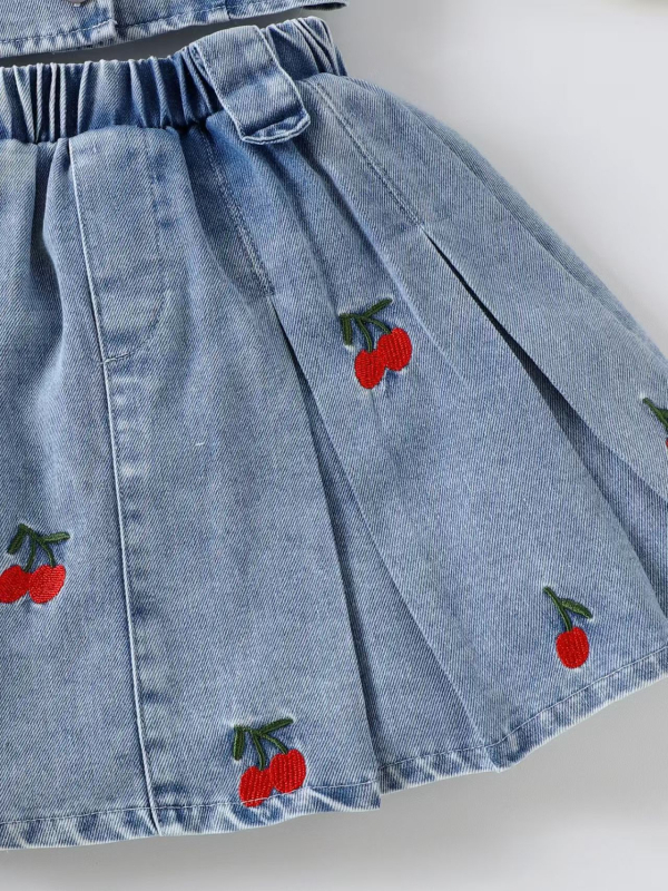 Két darabos gyerek szett: hímzett denim mellény vállpántokkal és rövid szoknya