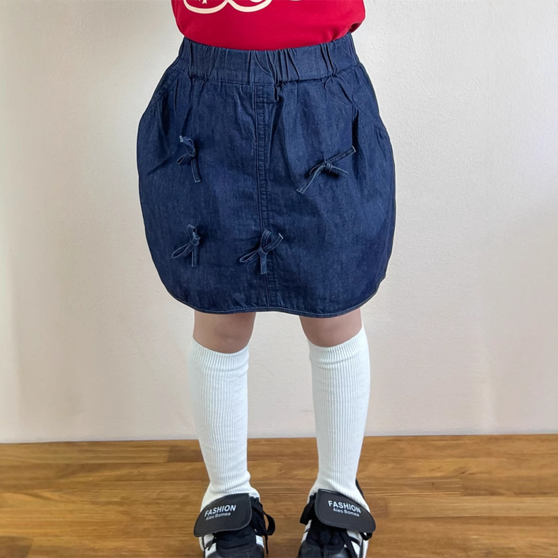 Dječji set u korejskom stilu: denim suknja s mašnicom i tiskani top bez rukava, diskretan otvoreni leđa