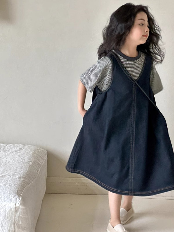 Little Red Fish lányoknak szóló két darabos készlet: denim mellény és csíkos szoknya, rövid ujjú, 70% pamut, nyár 2025.