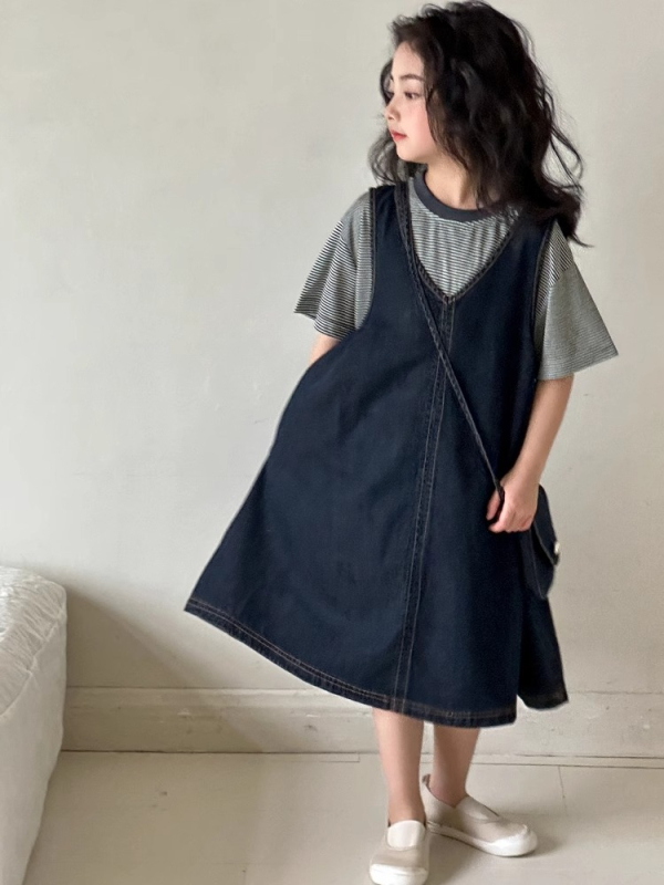 Little Red Fish lányoknak szóló két darabos készlet: denim mellény és csíkos szoknya, rövid ujjú, 70% pamut, nyár 2025.