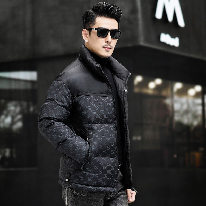 Ανδρικό μπουφάν με αποσπώμενο γιακά και φερμουάρ; θερμοκρασιακή απόδοση -20°C έως -5°C; πλήρωση από λευκά πούπουλα χήνας; φούσκωμα 750.