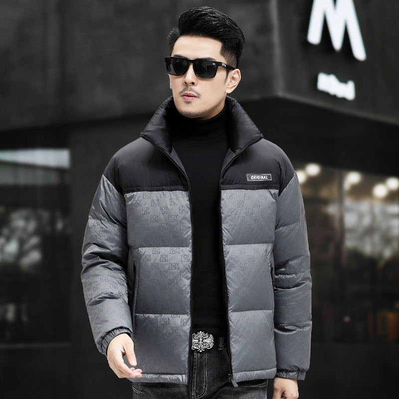 Ανδρικό μπουφάν με αποσπώμενο γιακά και φερμουάρ; θερμοκρασιακή απόδοση -20°C έως -5°C; πλήρωση από λευκά πούπουλα χήνας; φούσκωμα 750.