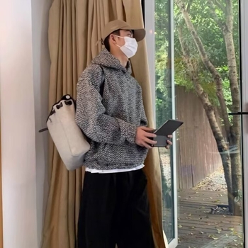 Duks s kapuljom, Hong Kong stil, slobodan kroj, poliester 81-90%, dugi rukavi