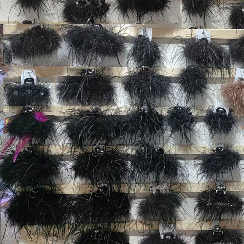 Hajcsat tollas díszítéssel – Szuper Tündér Stílus, kézzel készített fejfedő kiegészítő (Anyag: Tollak; Stílus: Szuper Tündér Tollas; Gyártás: Kézzel készített; Kategória: Fejfedő kiegészítő)