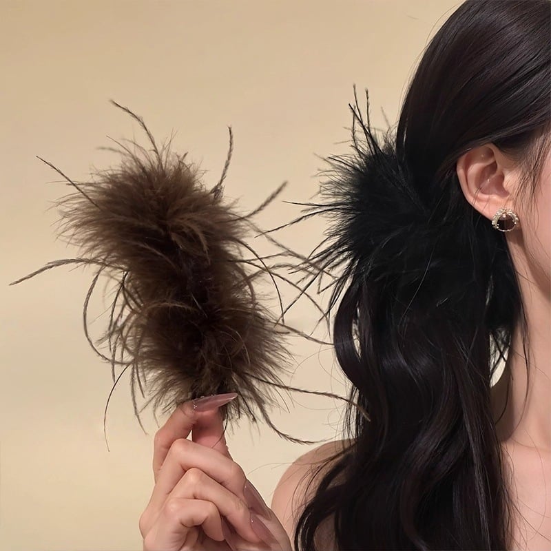 Hajcsat tollas díszítéssel – Szuper Tündér Stílus, kézzel készített fejfedő kiegészítő (Anyag: Tollak; Stílus: Szuper Tündér Tollas; Gyártás: Kézzel készített; Kategória: Fejfedő kiegészítő)