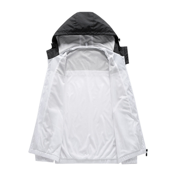 Muška sportska windbreaker jakna s kapuljom, zatvarač, stoji za krag, široki kroj, najlonska mješavina materijal, poliester podstava, print detalji