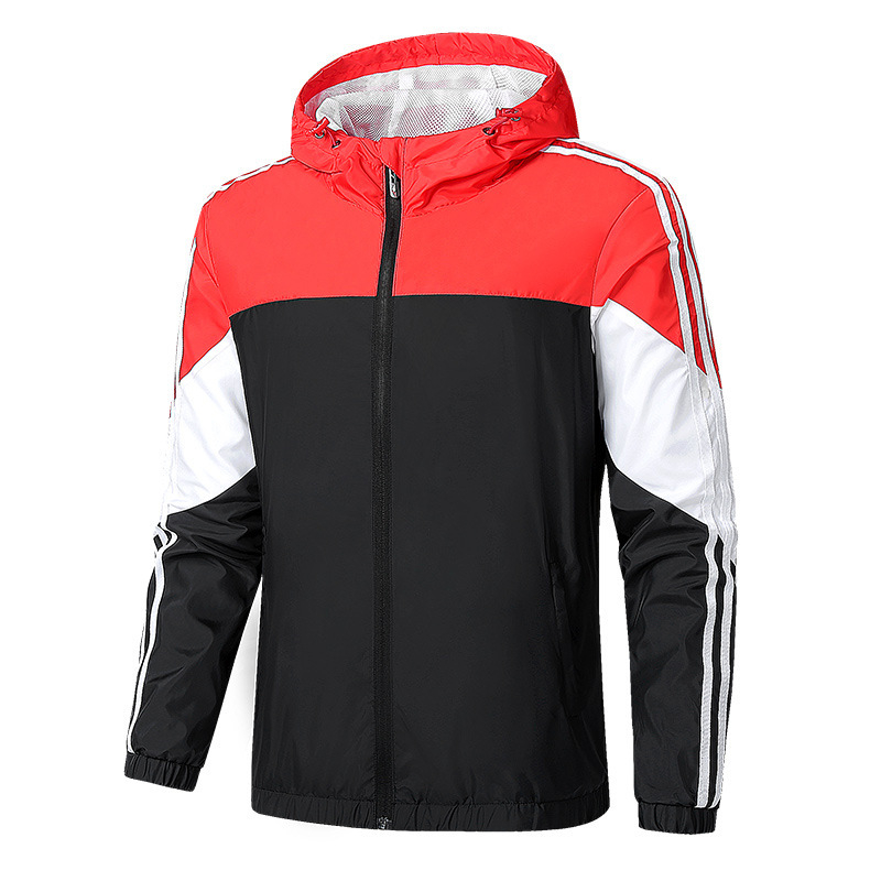 Muška sportska windbreaker jakna s kapuljom, zatvarač, stoji za krag, široki kroj, najlonska mješavina materijal, poliester podstava, print detalji