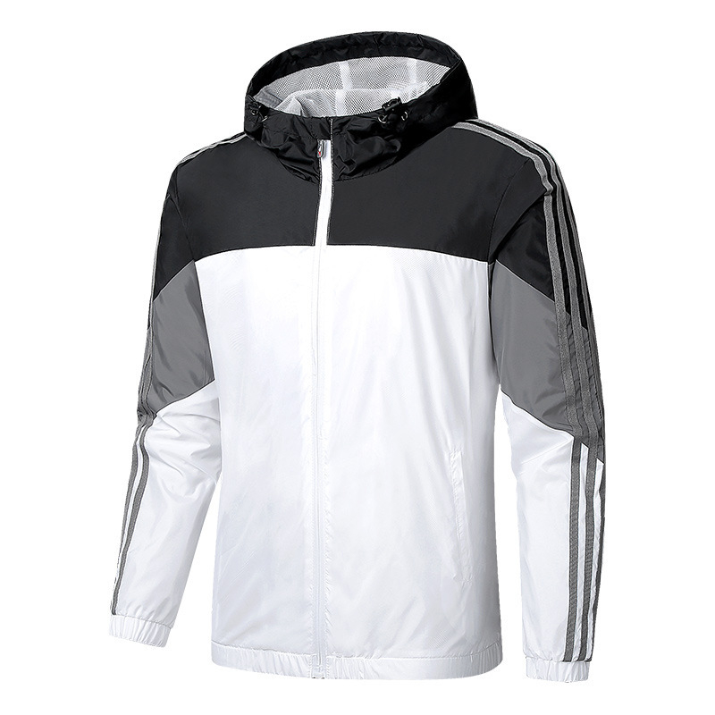 Muška sportska windbreaker jakna s kapuljom, zatvarač, stoji za krag, široki kroj, najlonska mješavina materijal, poliester podstava, print detalji