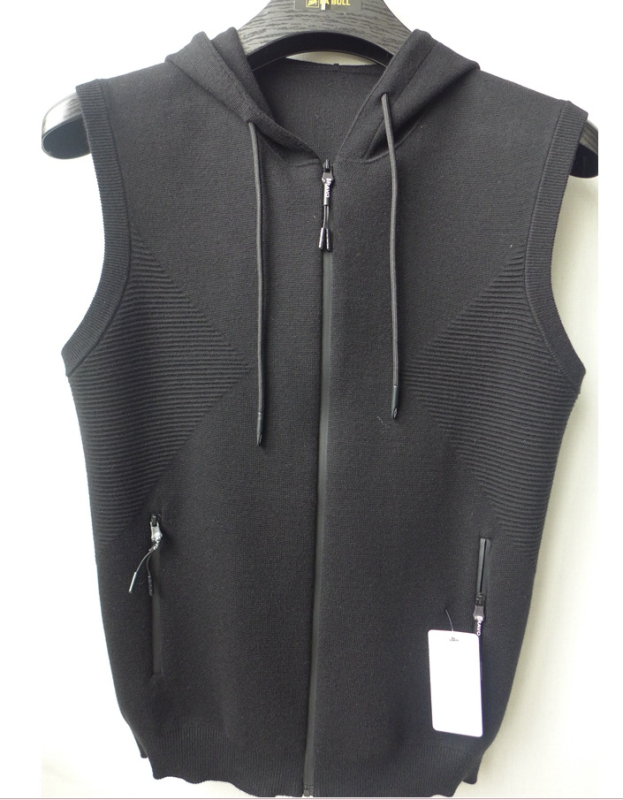 Жилетка с качулка, тесен силует, памучно-смесен трикотаж, странични джобове, прав край, за пролет и есен