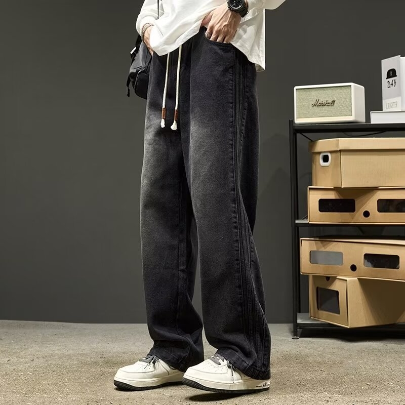 Muške traperice vintage stila, ravni kroj, srednji pojas, denim 65% poliester, mikroelastične, detalji na džepovima