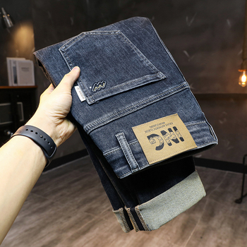 Traperice – uspravan kroj, srednji pojas, zatvaranje na zip, denim tkanina (Zimska kolekcija 2025)