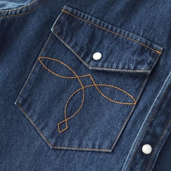 Cămașă - croială lejeră, stil cardigan, guler tip lapel, mâneci lungi; țesătură acetat; poliester 51–70%.