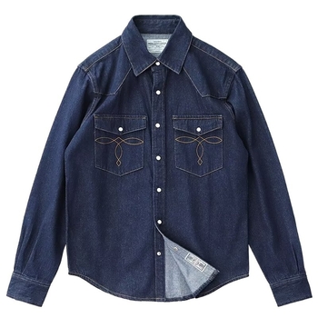 Cămașă - croială lejeră, stil cardigan, guler tip lapel, mâneci lungi; țesătură acetat; poliester 51–70%.