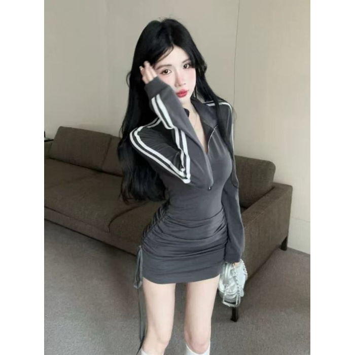 Rochie cu guler polo, mâneci lungi, croială în A, lungime medie, model 3D